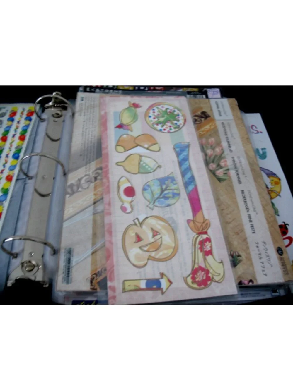 Creative Memories Accessory Binder 7 Protectors Good Zipper with borders/diecuts